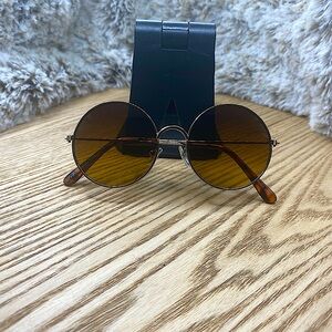 BRAND NEW ✨
FANCY KID SUNGLASSES 💌
ROUND EYEWEAR ACCESSORIES🌀
UV PROTECTION⚜️